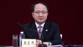 港中聯辦主任：香港生死保衛戰已退無可退中國國務院港澳辦和香港中聯辦7日在深圳聯合召開香港局勢座談會，約500名香港社會各界人士出席。圖為香港中聯辦主任王志民出席會議。（香港中通社提供）中央社　108年8月7日