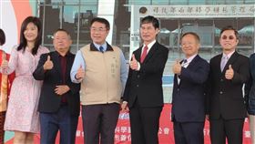 南科管理局17週年局慶　陳良基黃偉哲出席科技部長陳良基（右3）、台南市長黃偉哲（左3）等人5日出席科技部南部科學園區管理局17週年局慶暨第16屆集團婚禮。中央社記者楊思瑞攝  109年1月5日