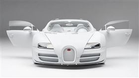 ▲Bugatti Veyron Grand Sport Vitesse White Edition 1：8模型車。（圖／翻攝網站）