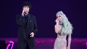 五月天驚喜登場和蔡依林合唱《天空》。（圖／相信音樂提供）