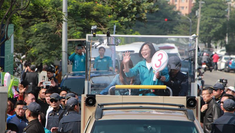 有圖有真相！小英高雄掃街場面驚人…