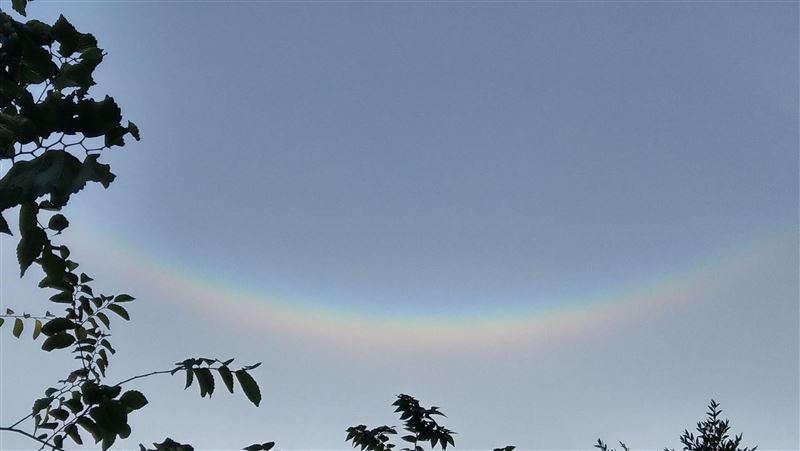 天空的微笑！東勢區出現顛倒彩虹！