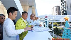 柯文哲視察東區門戶計畫 向媒體說明未來15年的空橋系統計畫（圖／台北市政府）