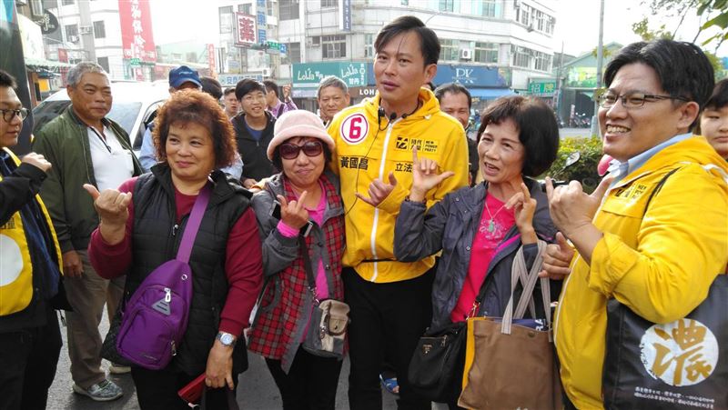 時代力量嘉義拜票　黃國昌推薦邱顯智