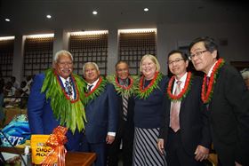 馬紹爾大使館推特,我國大使蕭勝中和新任總統柯布亞（Michael Kabua）、美國駐馬紹爾大使史都華（Karen B. Stewart）、日本駐馬紹爾大使齋藤法雄和馬紹爾駐美大使查奇奧（Gerald Zackios）合影照片,推特