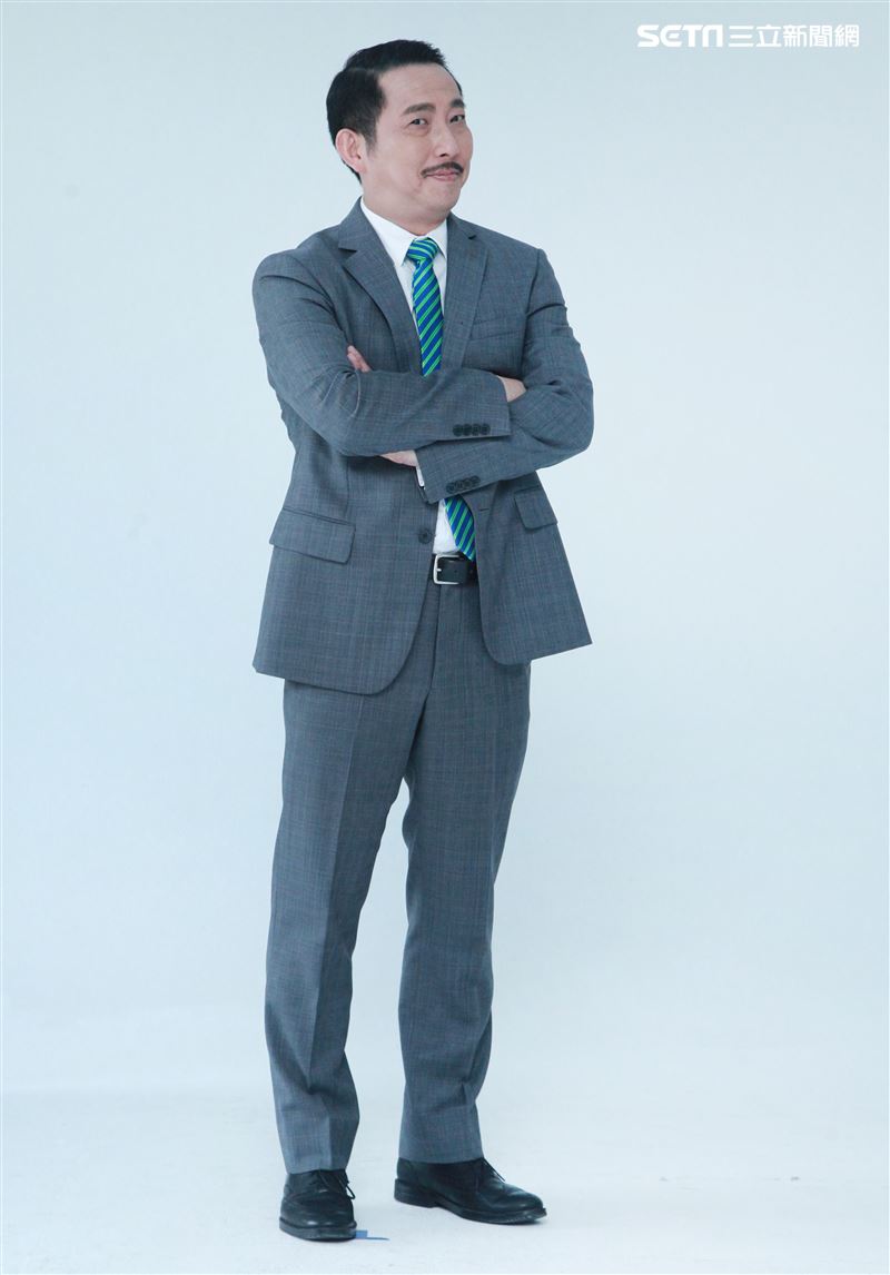 屈中恆演舞台劇「步步驚笑」。（記者邱榮吉/攝影）