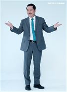 屈中恆演舞台劇「步步驚笑」。（記者邱榮吉/攝影）