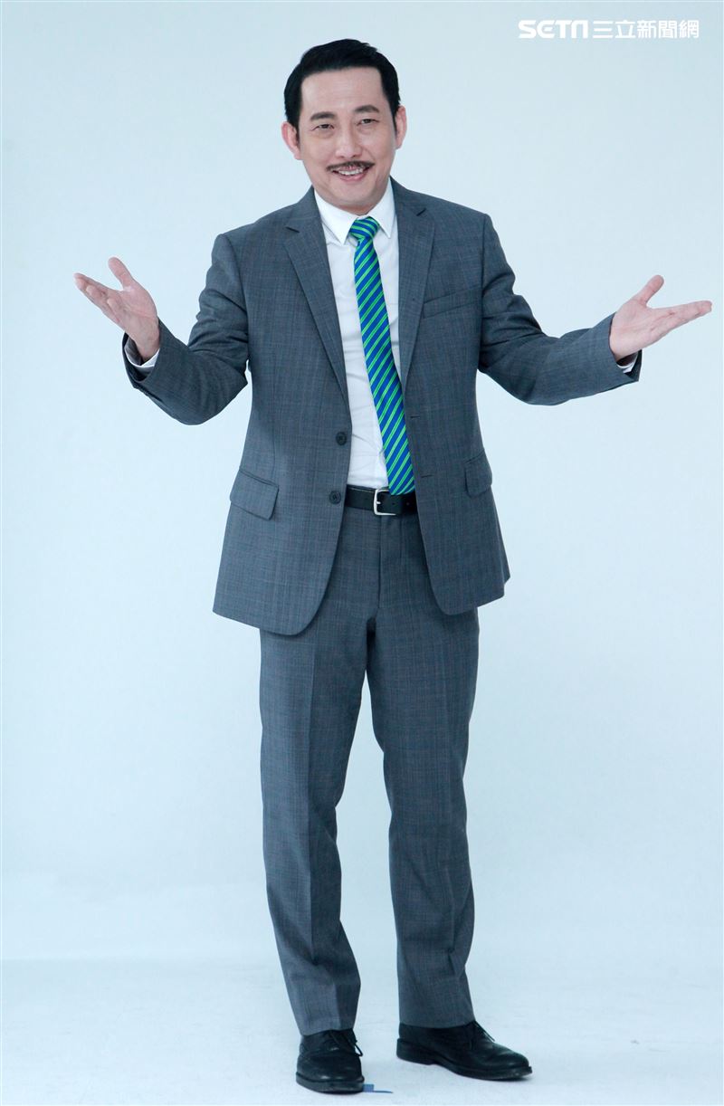 屈中恆演舞台劇「步步驚笑」。（記者邱榮吉/攝影）