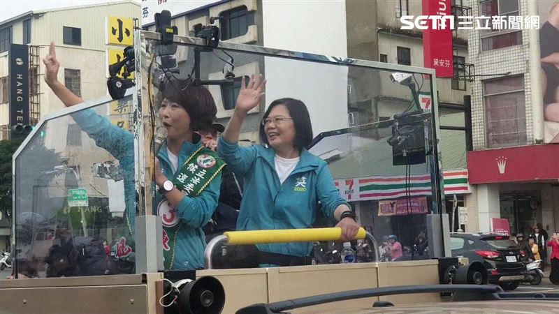 小英到台南人氣超旺　小三太子也出動
