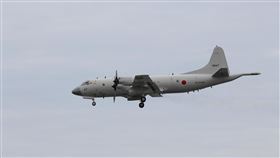 安倍內閣拍板  明年初派機艦前往中東日本27日拍板，將於明年2月初派遣一艘自衛隊驅逐艦與兩架P-3C反潛機，前往中東執行情報蒐集任務。圖為2017年那霸基地執行任務的自衛隊P-3C。（資料照片）中央社記者陳亦偉攝  108年12月27日