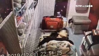 獨／飛撞分隔島　女騎士騰空翻滾摔地