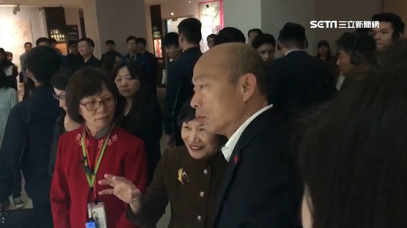 韓國瑜赴故宮「這樣問」　導覽員尷尬