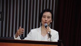 貿易戰陰影下　學者：中國以外商投資法倒逼改革國立政治大學東亞所教授劉致賢（圖）6日在研討會上表示，中國2019年迅速通過外商投資法，也是對內「倒逼改革」。中央社記者沈朋達攝　109年1月6日