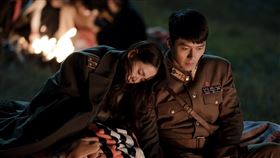 玄彬與孫藝真演出真實故事改編《愛的迫降》。（圖／Netflix提供）