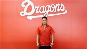 ▲味全龍延攬張建銘進入教練團。（圖／味全龍球團提供）