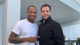 ▲中信兄弟球探Nick Additon（艾迪頓）與古巴左投Ariel Miranda（左）完成合約。（圖／中信兄弟球團提供）