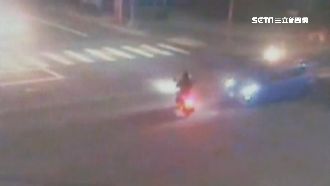 機車左轉撞直行車　騎士彈飛脊椎錯位