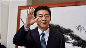 港特首：會與駱惠寧緊密合作新任北京中央駐香港聯絡辦公室主任駱惠寧（圖）已抵港履新，香港特首林鄭月娥7日說，會與他緊密合作。（中聯辦提供）中央社記者張謙香港傳真  109年1月7日