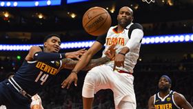 ▲卡特（Vince Carter）跳超高巴火鍋。（圖／美聯社／達志影像）