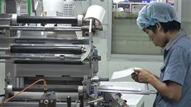 美中貿易戰兩面刃　泰國是危機也是轉機美中貿易戰讓許多在中國大陸的投資者或廠商紛紛出走，這波貿易戰對泰國來說，是轉機同時也是危機。圖為台商工廠工作的員工。中央社記者呂欣憓曼谷攝 108年10月13日