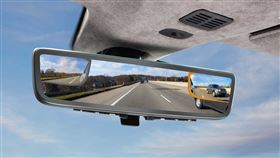 ▲Aston Martin hybrid camera monitoring system（圖／翻攝網路）