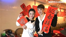 今（7日）郁方與楊佩潔來到長庚醫院，為公益活動揮毫寫書法。圖／記者方佳琳攝影