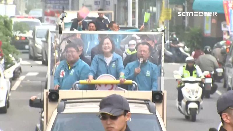 蔡英文掃街遇小商人宣傳車！他：意外