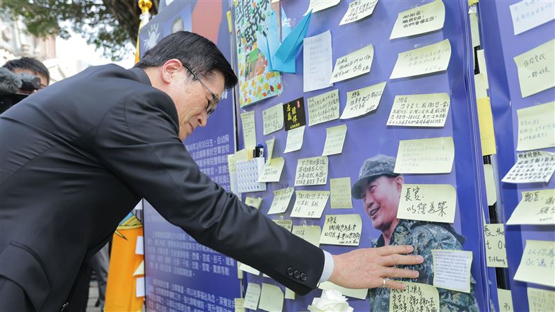 黑鷹失事／嚴德發淚崩憶追思沈一鳴…