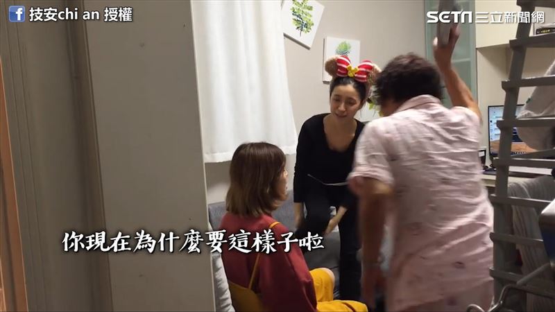 見姊妹互打！古錐嬤爆笑抄拖鞋阻止