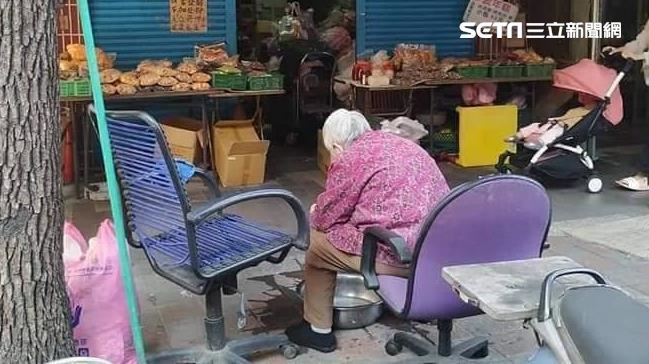 籌老伴肺炎醫藥費　白髮嬤駝背賣年貨