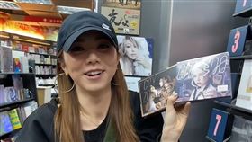 野生鄧紫棋逛東區！零偽裝「買專輯」　要求店員做一件事（圖／翻攝自GEM鄧紫棋 YouTube）