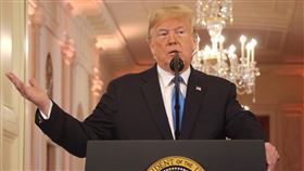 16:9
共和黨丟眾院  川普仍戰力滿點共和黨期中選舉輸掉聯邦眾議院，這沒影響美國總統川普的行事風格，他在7日選後首場記者會上大罵主流媒體散播仇恨，還指控民主黨想彈劾他的人「有病」。中央社記者鄭崇生華盛頓攝  107年11月8日