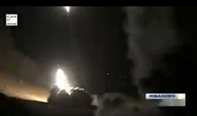 狙殺蘇雷曼尼引怒火！美軍駐伊拉克基地　遭伊朗軍數十枚導彈攻擊（圖／翻攝自推特@Timesofgaza）