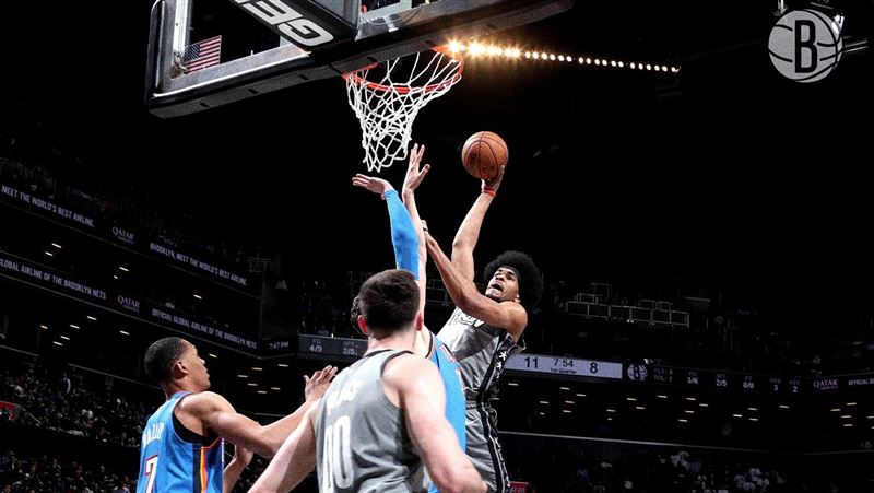 NBA／他超狂隔扣！　板凳區都瘋了