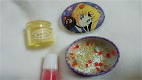 小學買香香豆…她20年後一開：香味還持續！逼出「書包都倒好幾罐」回憶殺(圖/爆廢公社)