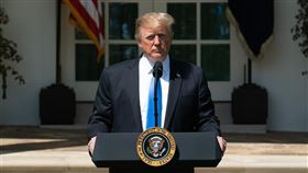 伊朗7日發射飛彈攻擊兩座美軍駐紮在伊拉克的基地，美國總統川普表示：「正進行傷亡及損失評估。目前都好！」（圖取自facebook.com/WhiteHouse）