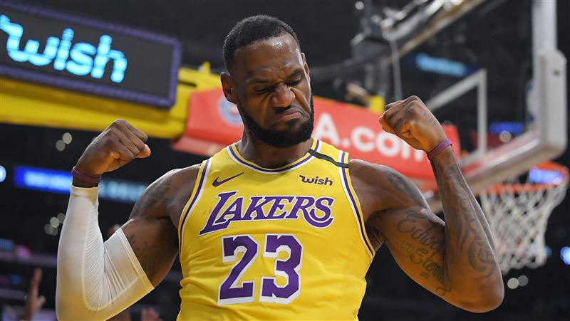 NBA／上籃拉桿　詹皇滯空1秒巴掉