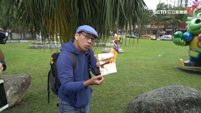 燒陸籍護照！他呼籲台灣人珍惜投票權