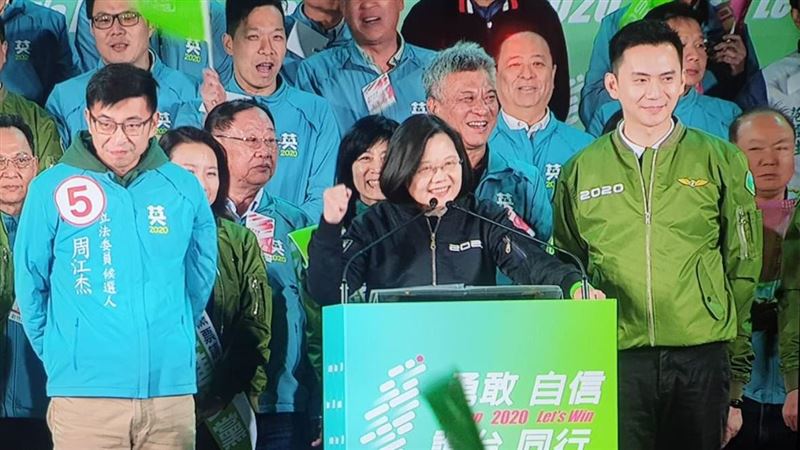 蔡英文狂嗆韓國瑜「庶民總統是假的」