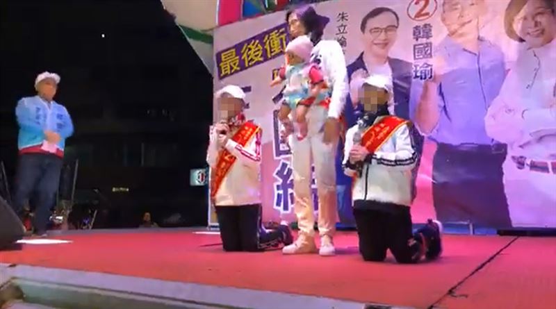 三重立委戰！李翁月娥孫子女下跪拉票
