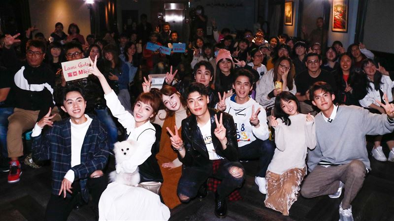 《女孩》感謝祭登場！海外粉絲也到了
