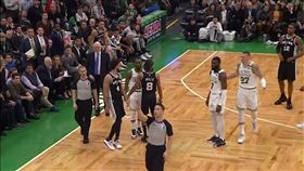 Kemba Walker首度遭驅逐。（圖／翻攝自YouTube）