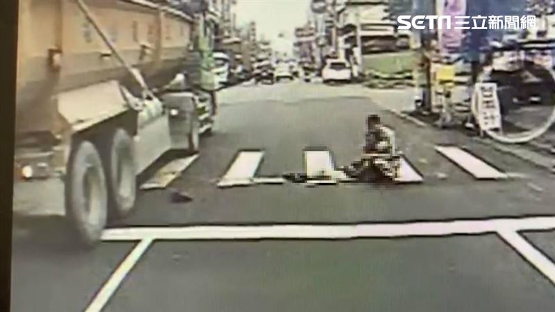 驚悚影像曝！翁遭曳引車輾斃腳身分離