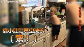 寶寶靠肚子支撐身體。（圖／IG:papaclint2323授權）