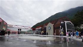 蘇花改通車新景點　台泥DAKA園區開幕蘇花改日前通車，台泥和平廠興建的「DAKA園區」9日開幕，引進大型超商、咖啡廳，提供民眾休憩空間。中央社記者張祈攝　109年1月9日