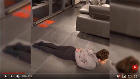 ▲體操選手Jax Kranitz發起柔軟度挑戰。（圖／翻攝自YouTube）