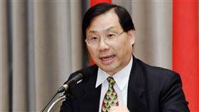 600億青年創業貸款　最快3月上路經濟部次長林全能9日出席院會後記者會表示，政府將提供青年創業貸款額度新台幣600億元，100萬元以下的小額青創貸款，前5年政府補助1.67%利息，且政府最高可擔保100%，最快3月上路。中央社記者施宗暉攝　109年1月9日