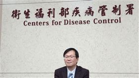 男童武漢返台被隔離　驗出人類間質肺炎病毒疾管署副署長莊人祥（圖）9日宣布最新中國武漢旅遊史檢疫通報，一名從武漢返台男童因發燒、咳嗽被通報且隔離治療，病毒檢驗結果稍早出爐，驗出感染人類間質肺炎病毒，初步排除與武漢肺炎的新型冠狀病毒有關。中央社記者陳偉婷攝　109年1月9日