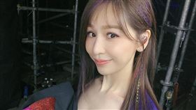 王心凌 繽紛外套一秒變火辣短裙 high翻台中跨年
環球EMI 提供