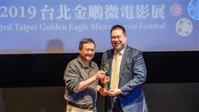 台泥企業形象微電影獲獎台泥公司首度拍出7分鐘企業形象影片獲得「2019台灣金鵰微電影展」年度最佳影片等7項大獎。台泥由副董事長辜公怡（右）代表領獎。（台泥提供）中央社記者韋樞傳真　108年2月27日